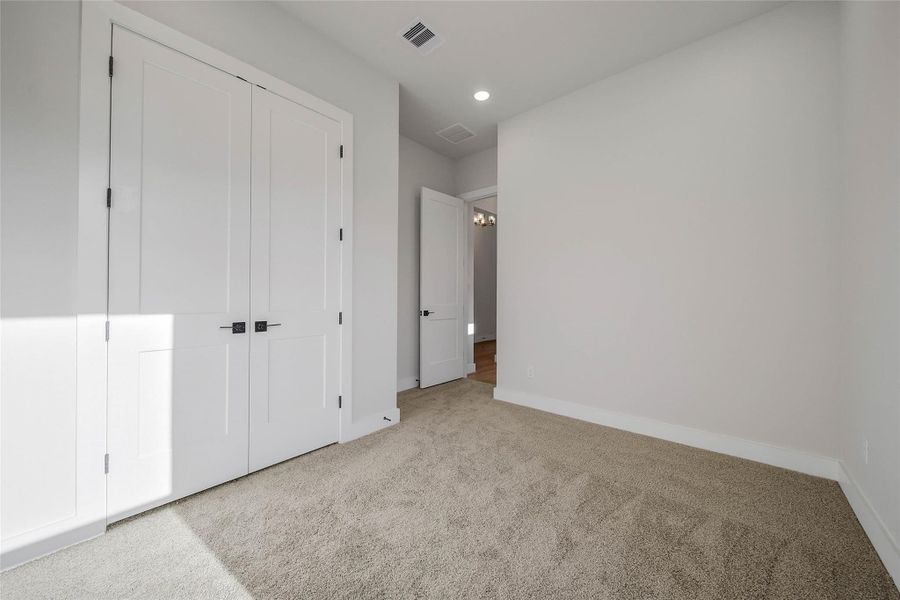 Spacious, unfurnished interior of a new home in Magnolia Bend, Rosharon (Image 35).