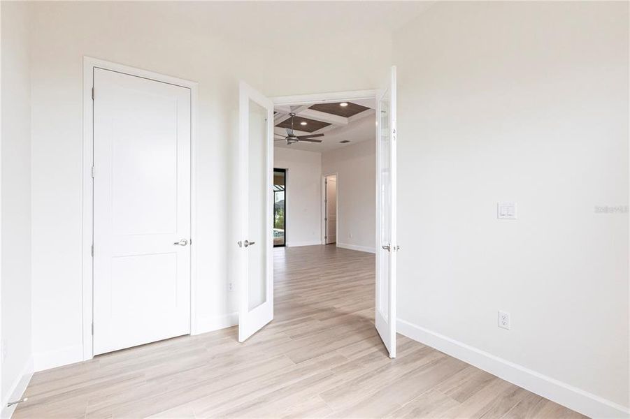 Spacious, unfurnished interior of a new home in , Port Charlotte (Image 51).