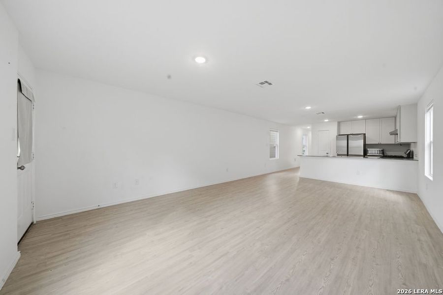 Spacious, unfurnished interior of a new home in Aston Park, San Antonio (Image 13).