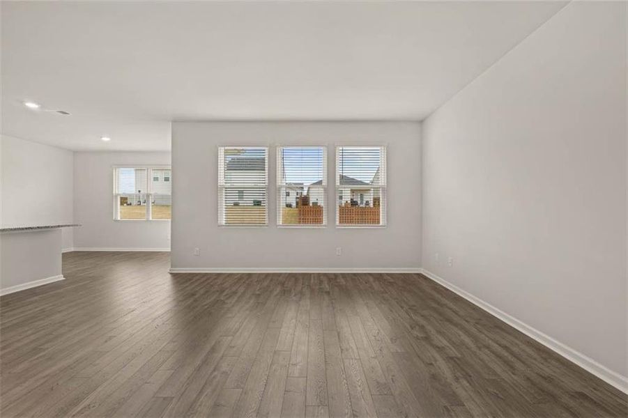 Spacious, unfurnished interior of a new home in Poplar Preserve, Newnan (Image 13).