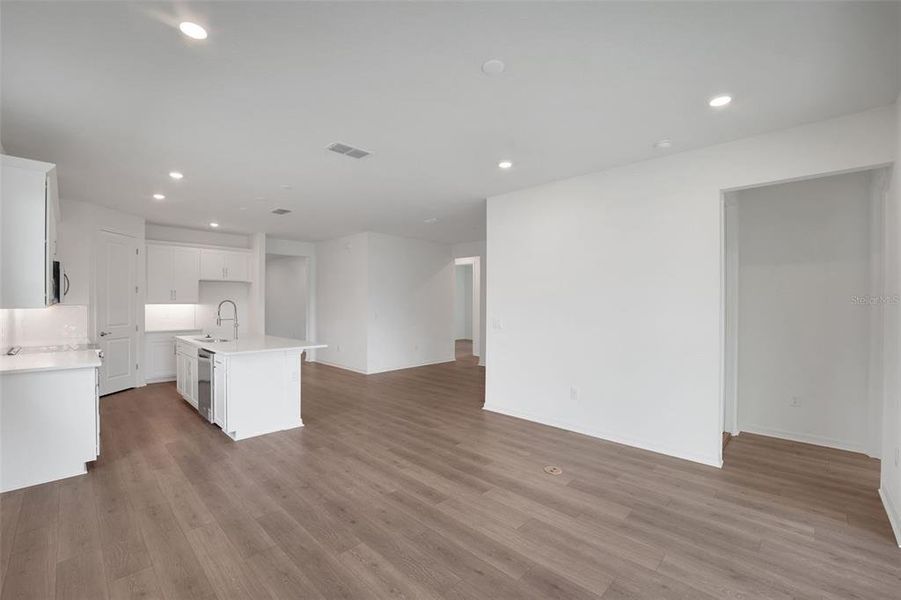 Spacious, unfurnished interior of a new home in Tuscan Hills, Dade City (Image 21).