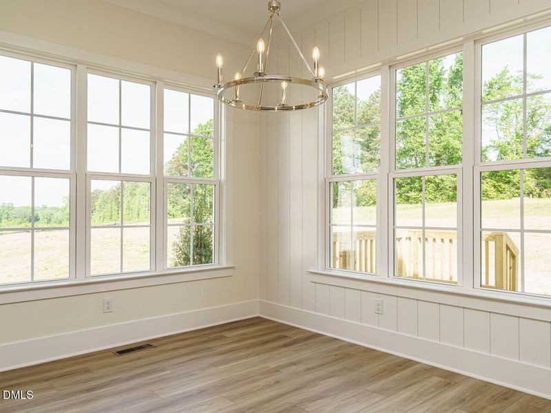 014-1280x960-breakfast-nook