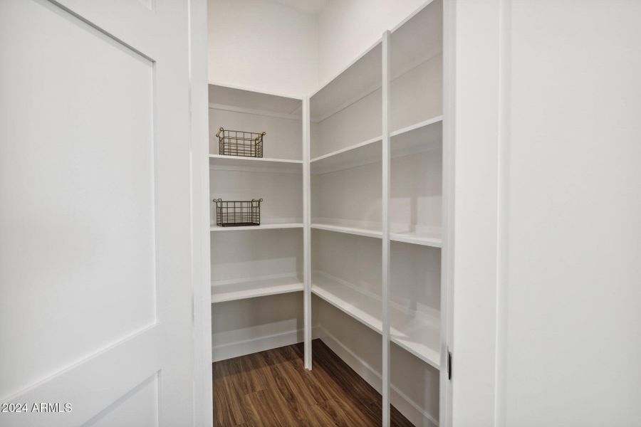 Walk -in Pantry