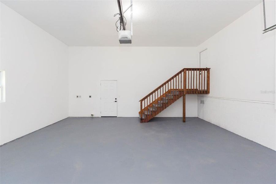 Spacious, unfurnished interior of a new home in , Dade City (Image 36).