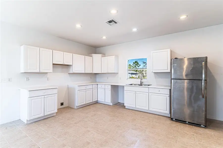 Furnished interior view inside a new home in , Lake Placid (Image 7).