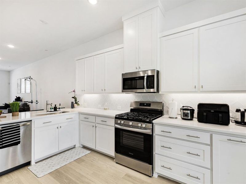Furnished interior view inside a new home in , Grand Prairie (Image 6).
