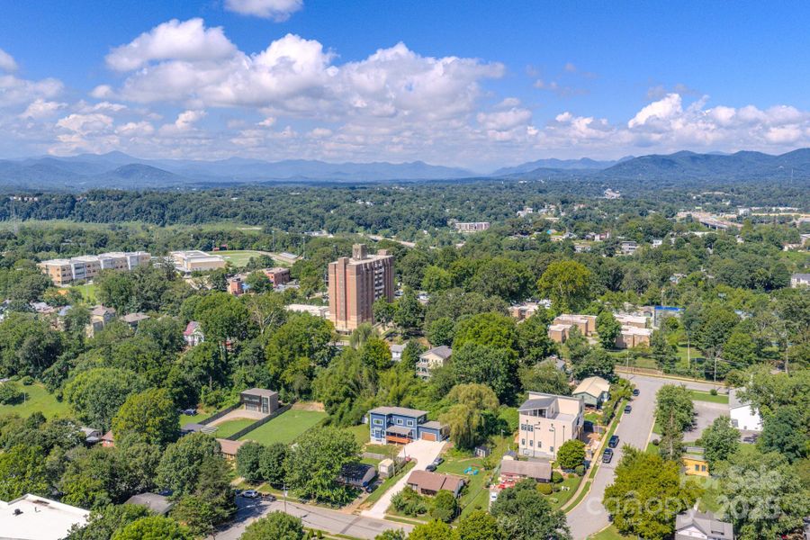 Ariel shot of house and proximity to park/river arts district