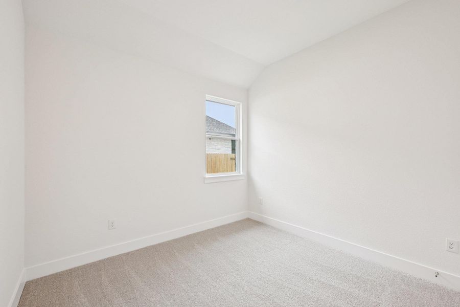 Spacious, unfurnished interior of a new home in Persimmon, Buda (Image 24).