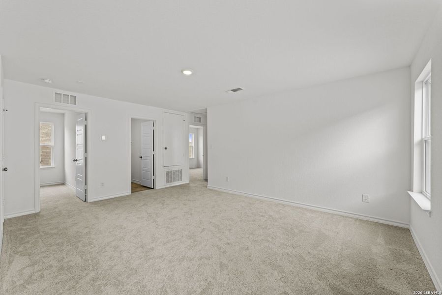 Spacious, unfurnished interior of a new home in Dove Song, Marion (Image 20).