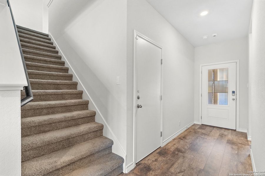 Spacious, unfurnished interior of a new home in Brookstone Creek, San Antonio (Image 27).