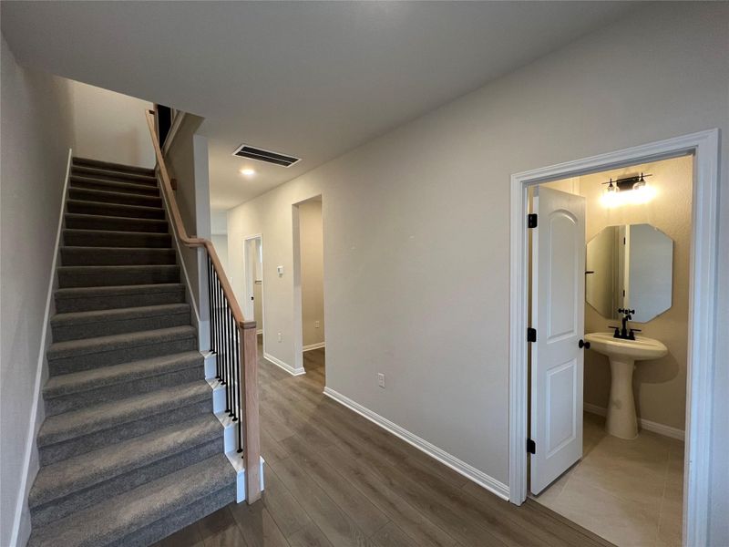 Spacious, unfurnished interior of a new home in Rolling Glen, Hutto (Image 20).