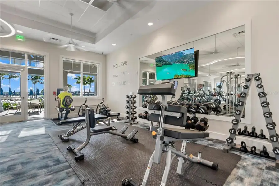 Community amenities in , Englewood (Image 33).