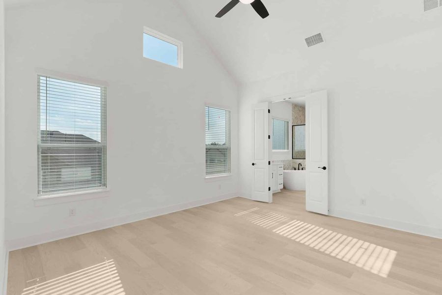 Spacious, unfurnished interior of a new home in Lariat, Liberty Hill (Image 11).
