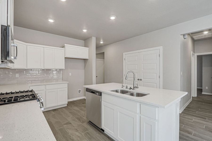 Furnished interior view inside a new home in Paseos Del Este, Horizon City (Image 12).