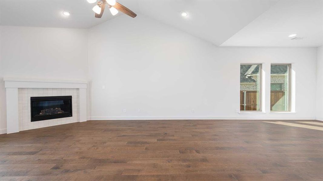 Spacious, unfurnished interior of a new home in Terraces 62', Rockwall (Image 14). Spacious, unfurnished interior of a new home in Terraces 62', Rockwall (Image 14).
