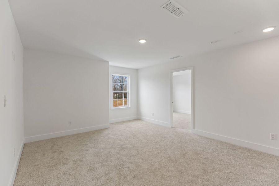 Spacious, unfurnished interior of a new home in Glenview Farms, Murfreesboro (Image 23).