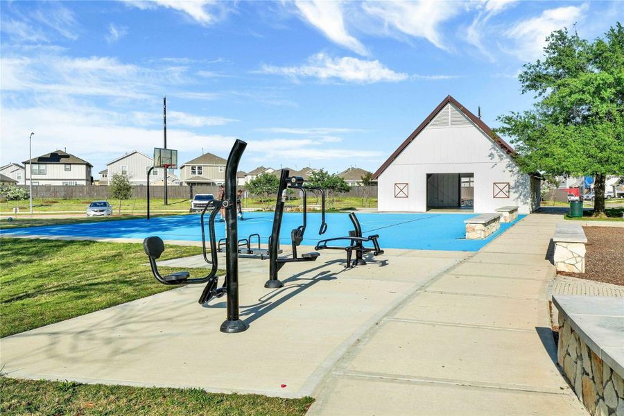 Located in the welcoming Bauer Landing community, residents enjoy beautiful green spaces, walking trails, and a stunning central park, all just minutes from Highway 290, shopping, dining, and great schools.