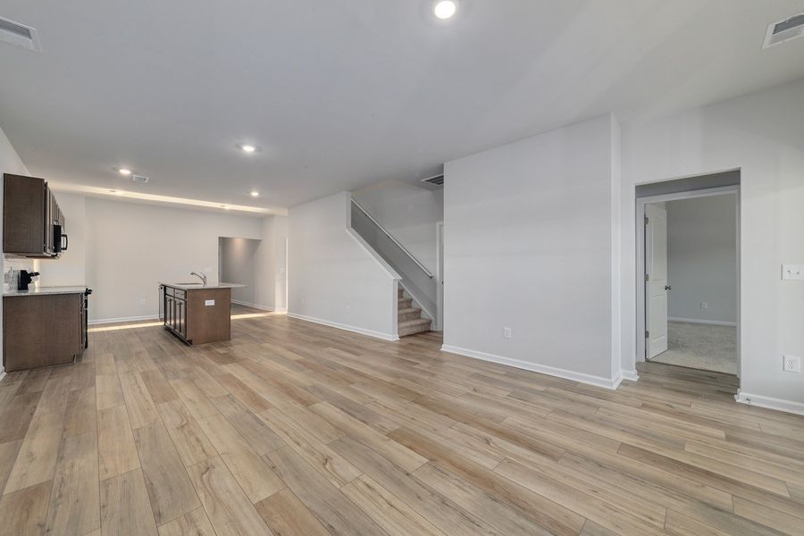 Spacious, unfurnished interior of a new home in Hainer Place, Conway (Image 25).