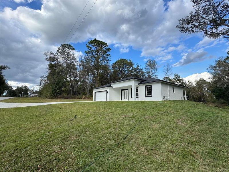 Exterior details and patio area of a home in , Citrus Springs (Image 17).