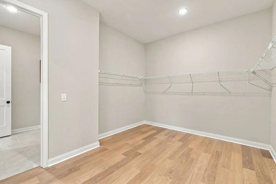 Everly E Primary Closet