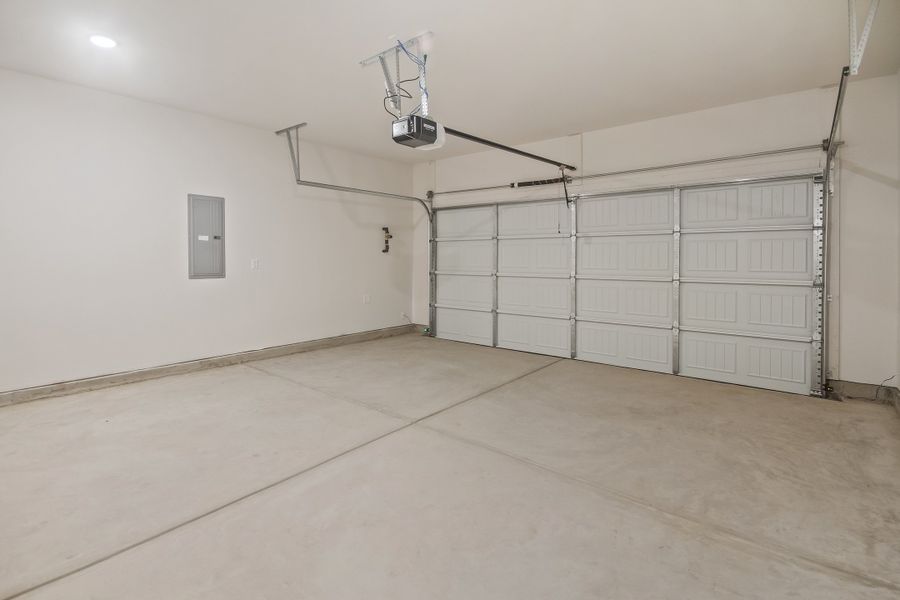 Spacious, unfurnished interior of a new home in Birdhaven, Lexington (Image 23).