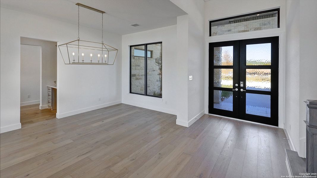 Spacious, unfurnished interior of a new home in George's Ranch Acre, Boerne (Image 24).