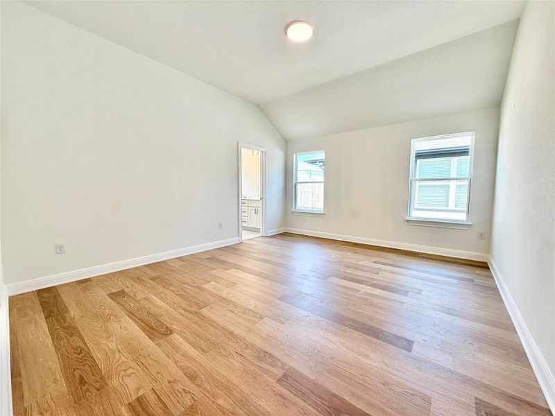 Spacious, unfurnished interior of a new home in Porter Country, Buda (Image 16).