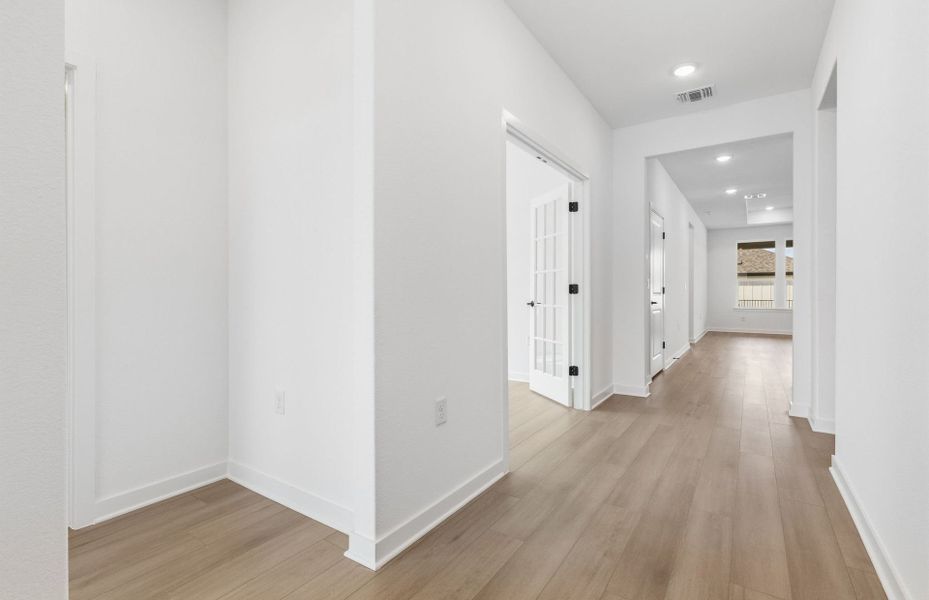 Spacious, unfurnished interior of a new home in Sun City Texas, Georgetown (Image 21). Spacious, unfurnished interior of a new home in Sun City Texas, Georgetown (Image 21).