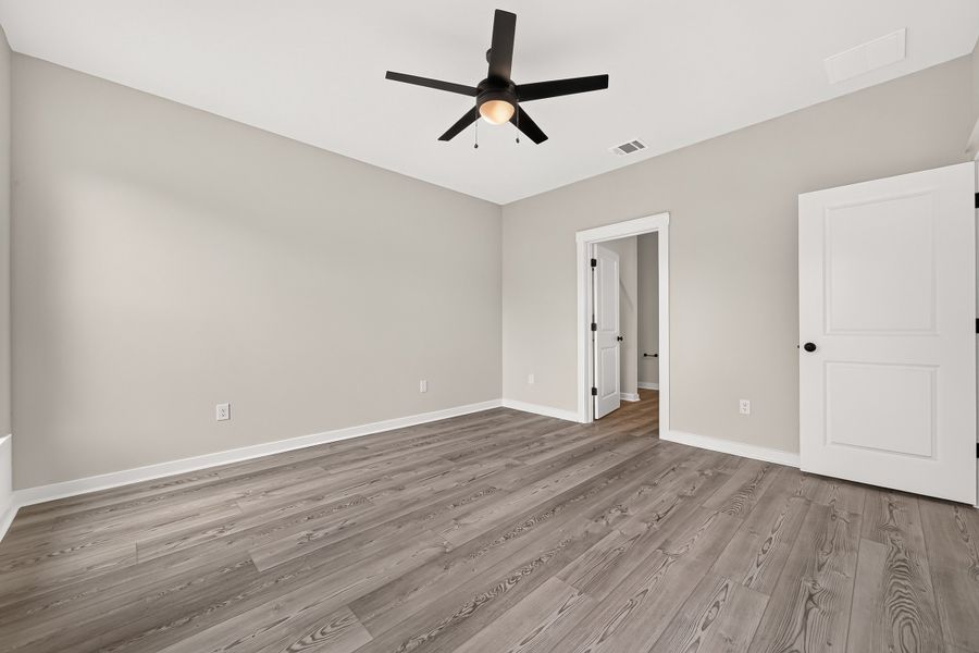 Spacious, unfurnished interior of a new home in Aldeana, Bonney (Image 35).