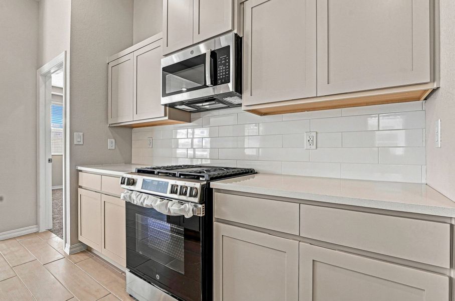 Furnished interior view inside a new home in Paseos Del Este, El Paso (Image 15).