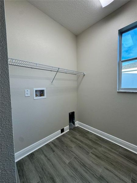 Spacious, unfurnished interior of a new home in , Dade City (Image 22).