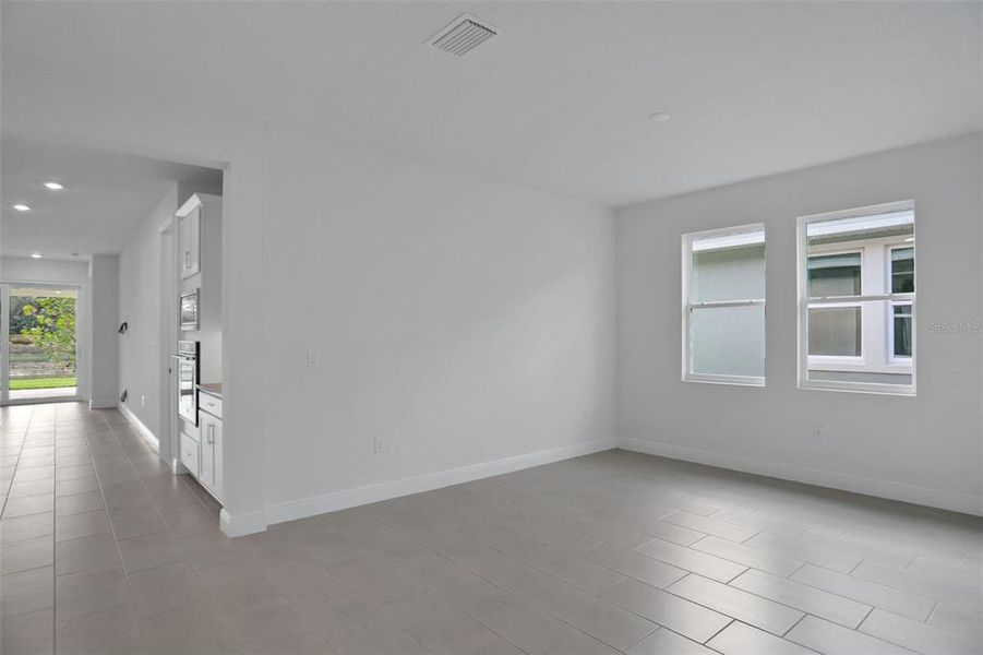 Spacious, unfurnished interior of a new home in Angeline, Land O' Lakes (Image 32).