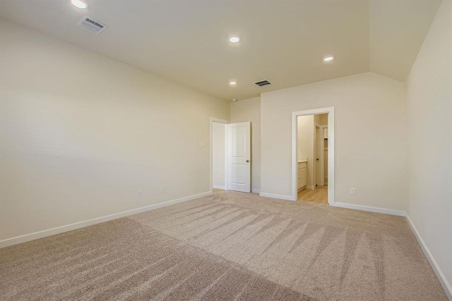 Spacious, unfurnished interior of a new home in Summerwood Estates, Red Oak (Image 19).