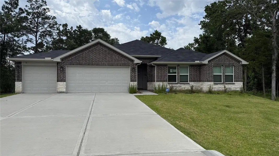 Front exterior of a new home in , Conroe, TX, highlighting curb appeal (Image 13).