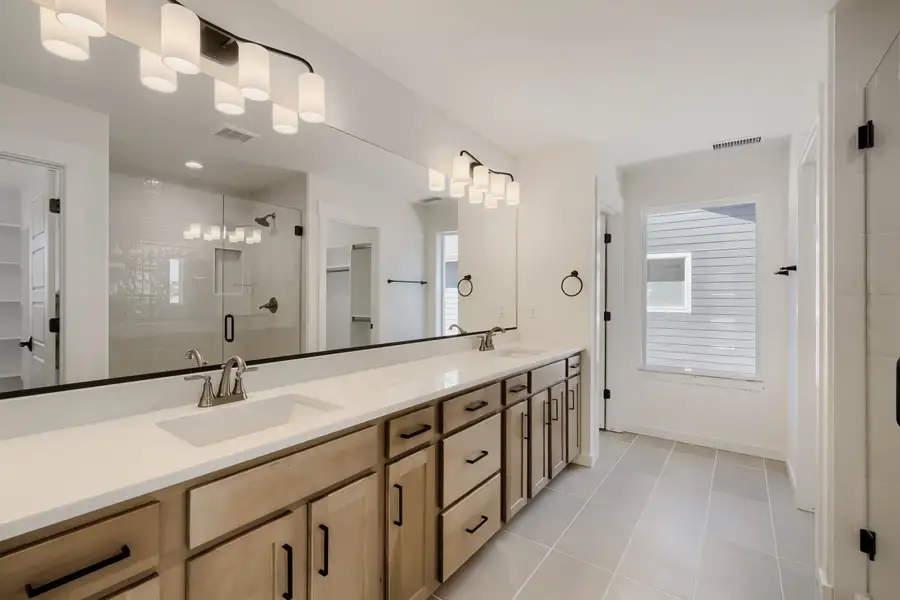7923 Polson - Primary Bathroom