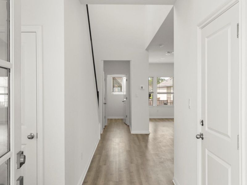 Spacious, unfurnished interior of a new home in Crosswinds, Kyle (Image 13).