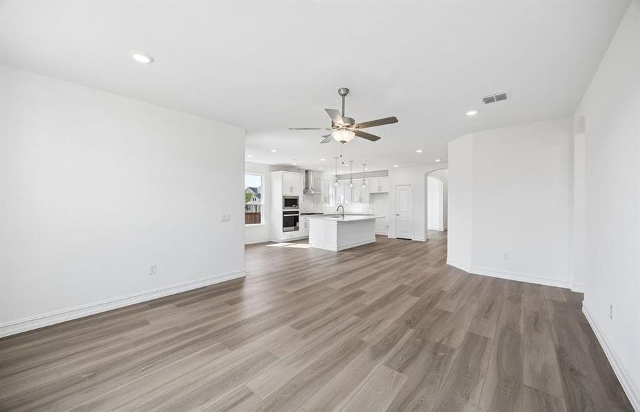 Spacious entry into gathering room