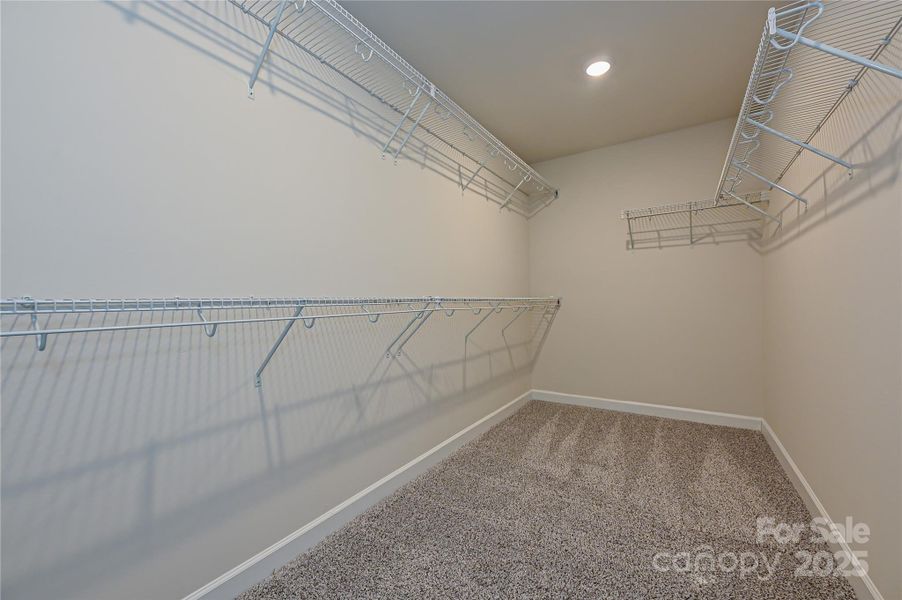 Spacious, unfurnished interior of a new home in Galloway Ridge, Charlotte (Image 6).