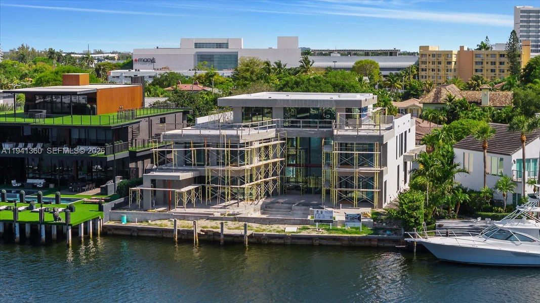 Condo located in Fort Lauderdale, FL showcasing its design and architecture (Image 5).