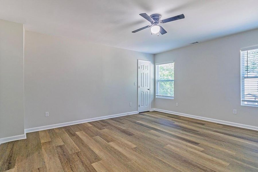 Spacious, unfurnished interior of a new home in , Macon (Image 11).