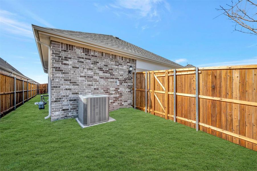 Exterior details and patio area of a home in Tarrytown, Crowley (Image 4).