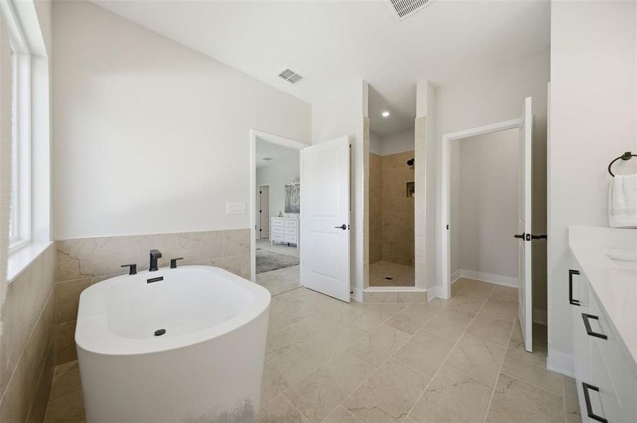 Furnished interior view inside a new home in , Tampa (Image 40).