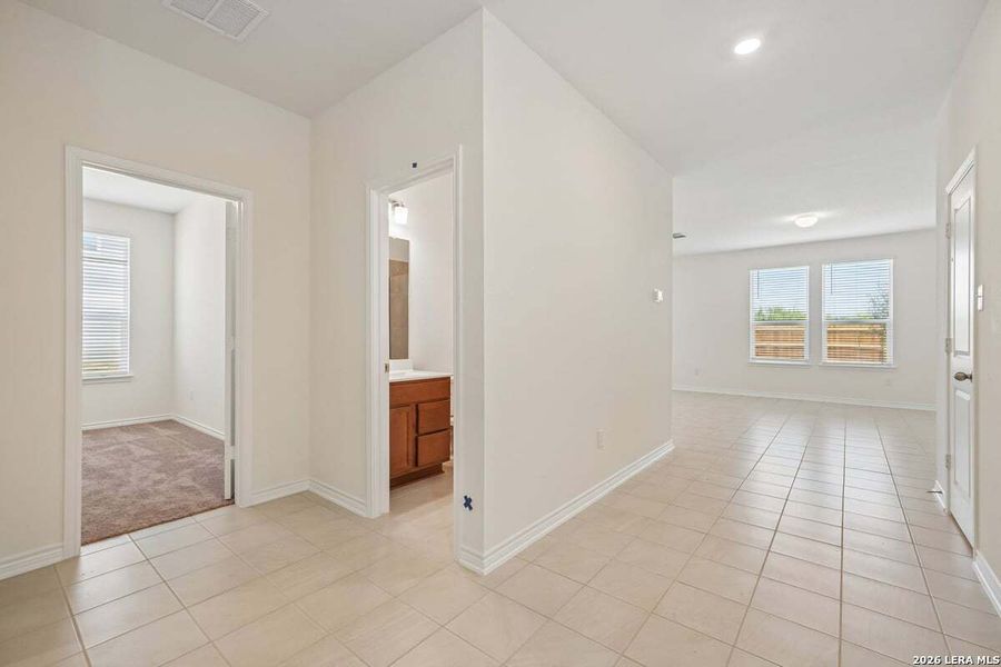 Spacious, unfurnished interior of a new home in Legend Heights - Heritage Collection, New Braunfels (Image 14). Spacious, unfurnished interior of a new home in Legend Heights - Heritage Collection, New Braunfels (Image 14).