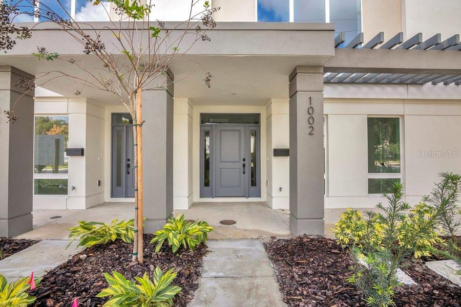 Exterior details and patio area of a home in , Orlando (Image 34).