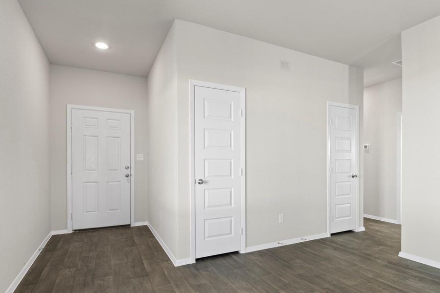 Spacious, unfurnished interior of a new home in Harvest Ridge, Elgin (Image 19).