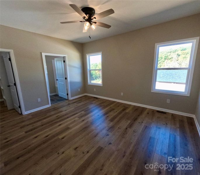 Spacious, unfurnished interior of a new home in , Marion (Image 13).