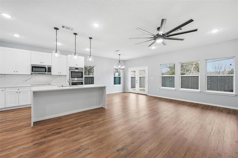 Spacious, unfurnished interior of a new home in , Farmers Branch (Image 23).