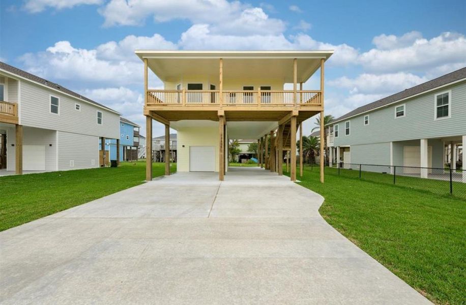 Exterior details and patio area of a home in , Galveston (Image 23).