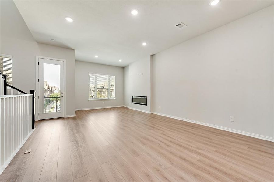 Spacious, unfurnished interior of a new home in Wade Settlement Townhomes, Frisco (Image 16).