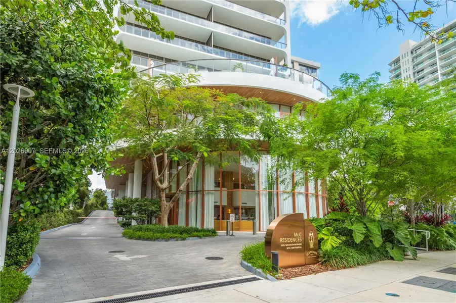 Condo located in Miami, FL showcasing its design and architecture (Image 22).